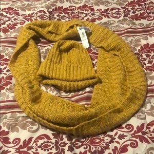 Scarf and hat set